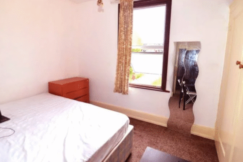 Double room in Manor Road E10 7AL